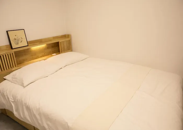 3br 2bath 5bed For Big Group 1f Seoul
