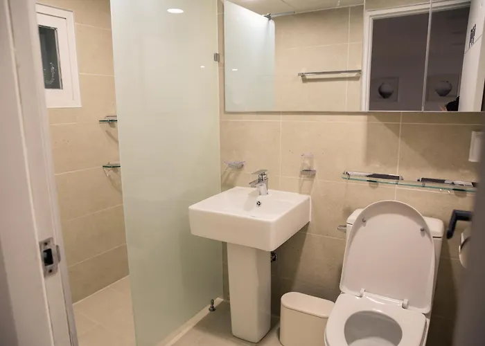 3br 2bath 5bed For Big Group 1f Apartment *