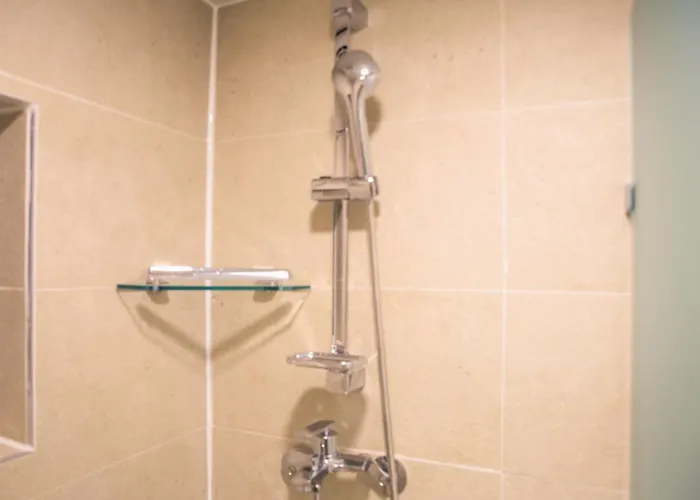 3br 2bath 5bed For Big Group 1f Apartment *