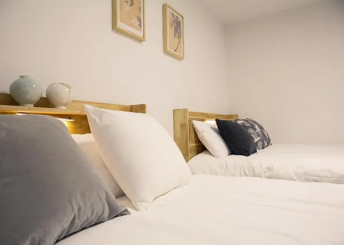 Apartment 3br 2bath 5bed For Big Group 1f Seoul